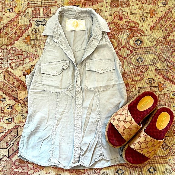 Bella Dahl Tops - Bella Dahl | Tencel sleeveless button down blouse medium light blue